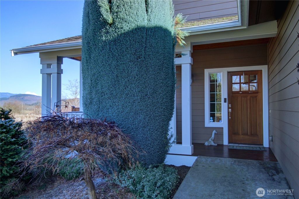 Photo of 1516 N 43rd Place, Mount Vernon, WA 98273 (MLS # 2471907)