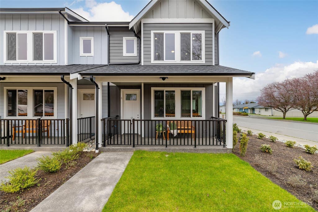 Photo of 1601 N Waugh Road #A-D, Mount Vernon, WA 98273 (MLS # 2539203)