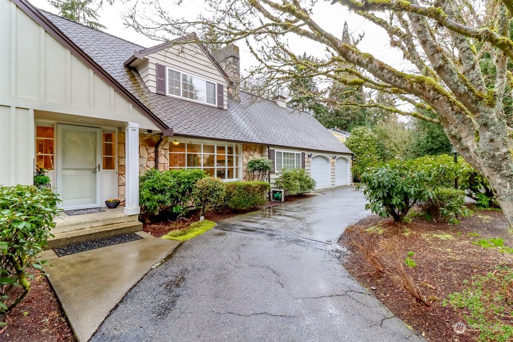 Photo of 6155 90th Avenue SE, Mercer Island, WA 98040 (MLS # 2203238)