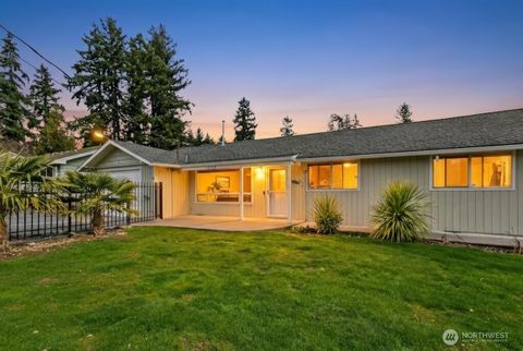 Photo of 13708 10th Avenue S, Burien, WA 98168 (MLS # 2477120)