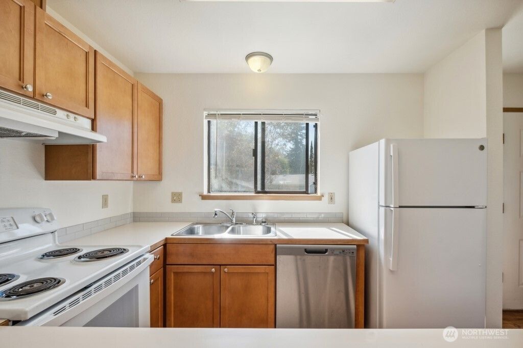 Photo of 121 Union Avenue NE, Renton, WA 98059 (MLS # 2381074)