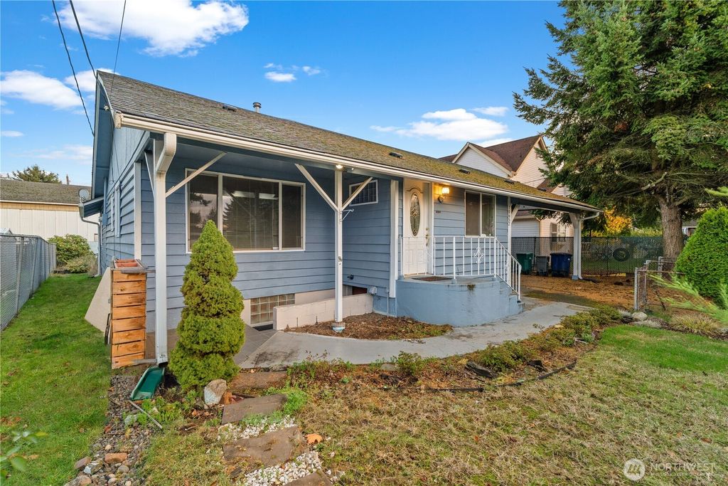 Photo of 10652 4TH Avenue SW, Seattle, WA 98146 (MLS # 2456003)