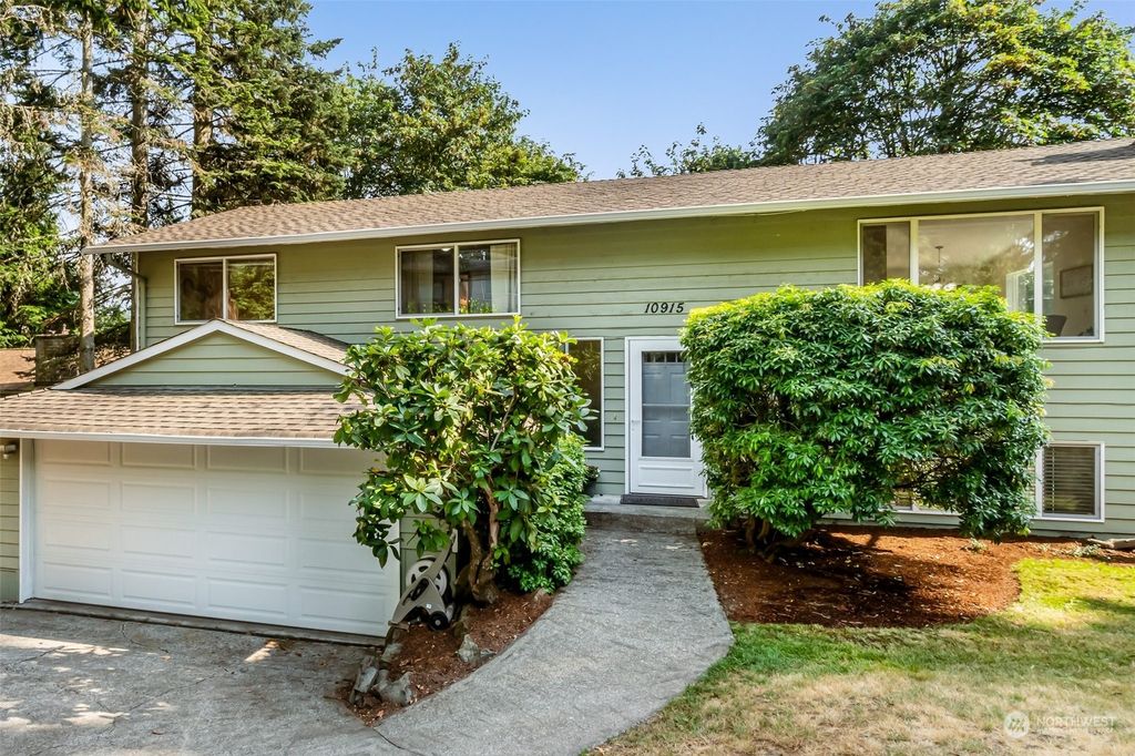 Photo of 10915 NE 112th Street, Kirkland, WA 98033 (MLS # 2266758)