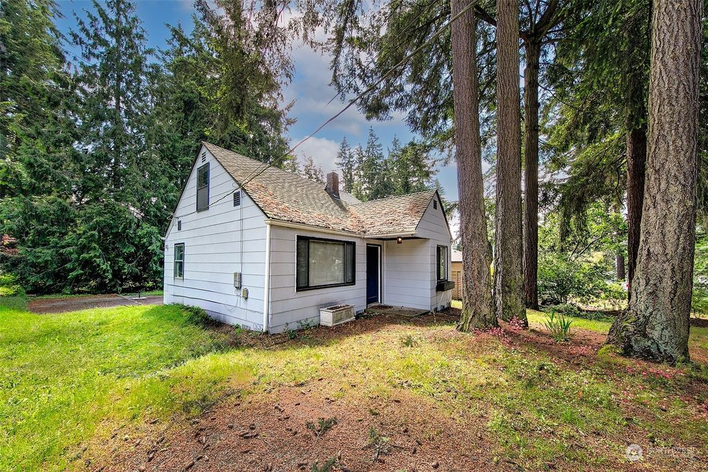 Photo of 13746 Stone Avenue N, Seattle, WA 98133 (MLS # 2247964)