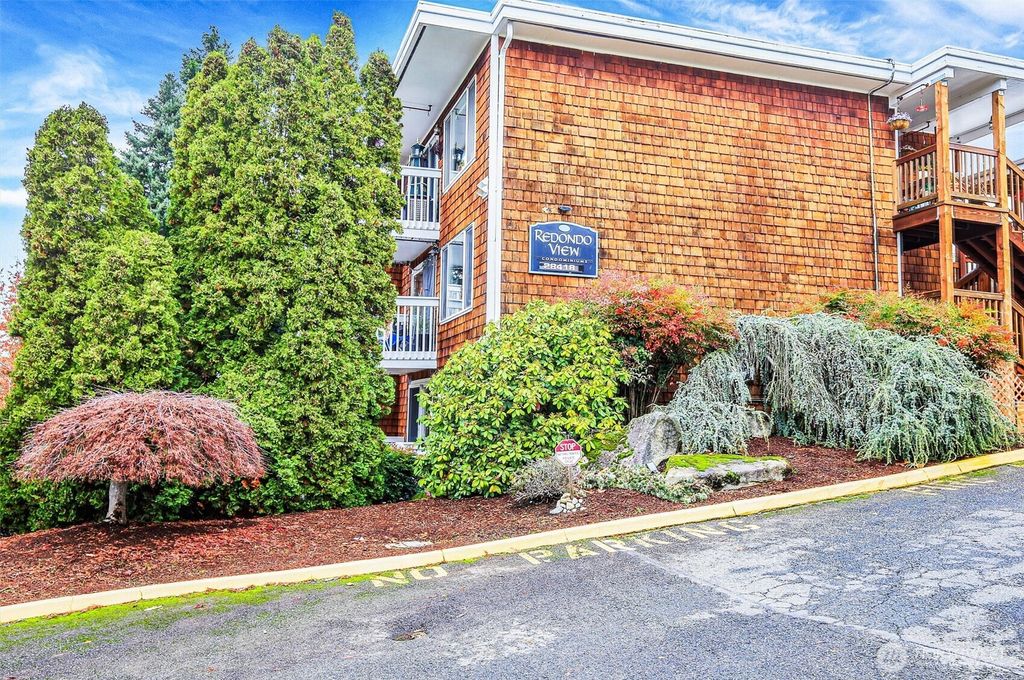 Photo of 28418 16th Avenue S #101, Federal Way, WA 98003 (MLS # 2456059)