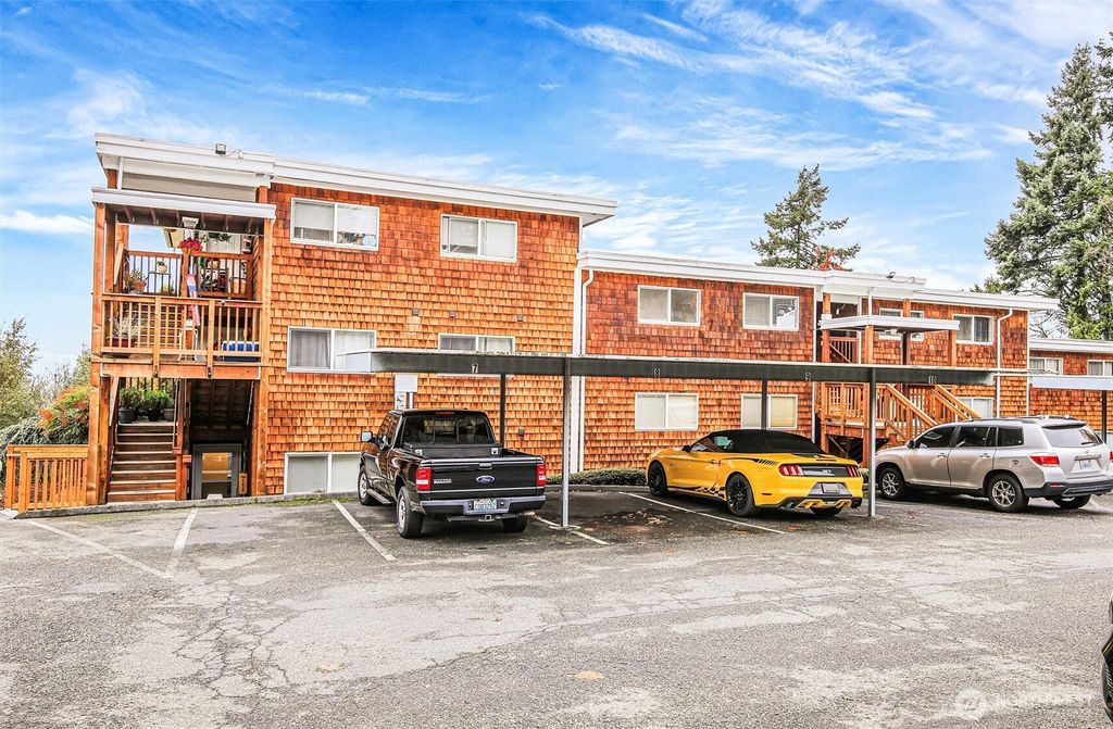 Photo of 28418 16th Avenue S #101, Federal Way, WA 98003 (MLS # 2456059)