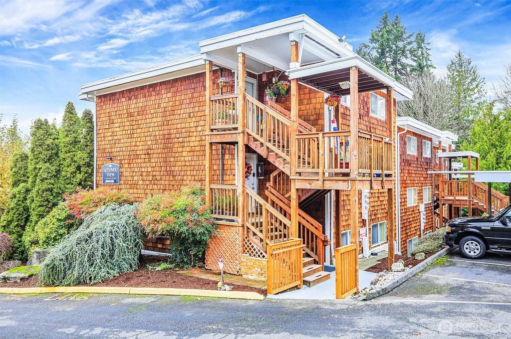 Photo of 28418 16th Avenue S #101, Federal Way, WA 98003 (MLS # 2456059)