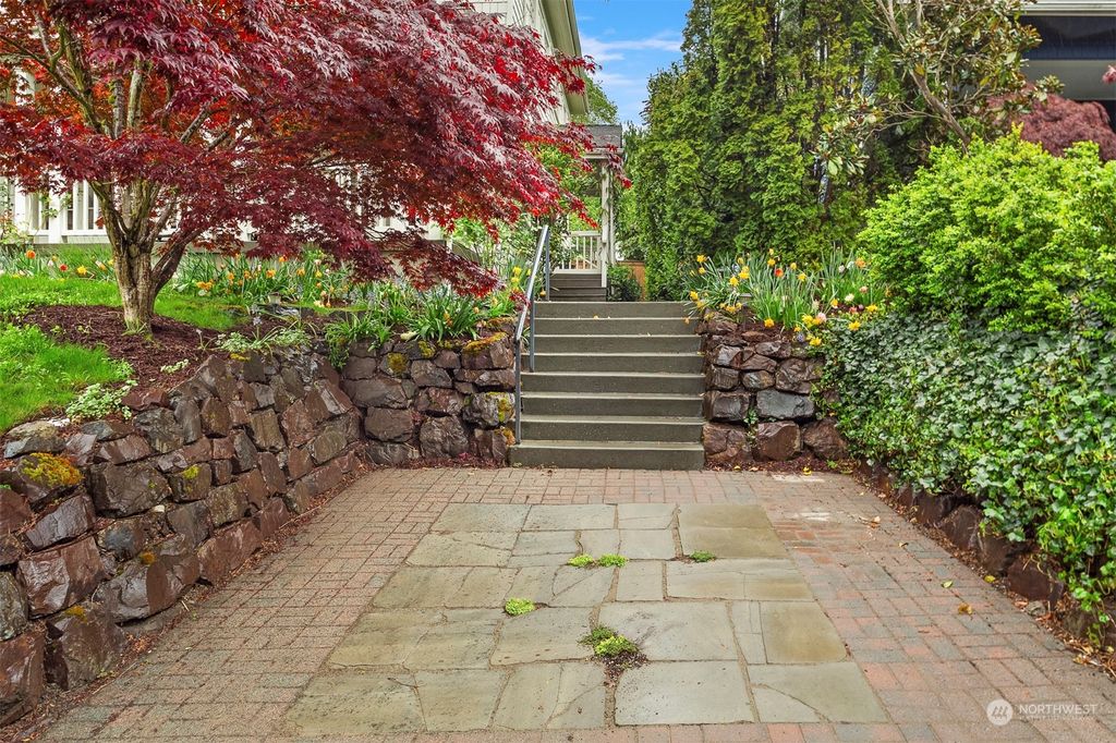 Photo of 1612 34th Avenue, Seattle, WA 98122 (MLS # 2228375)