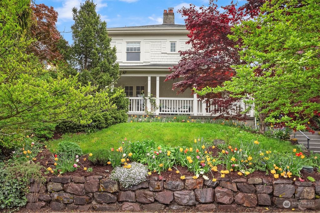 Photo of 1612 34th Avenue, Seattle, WA 98122 (MLS # 2228375)