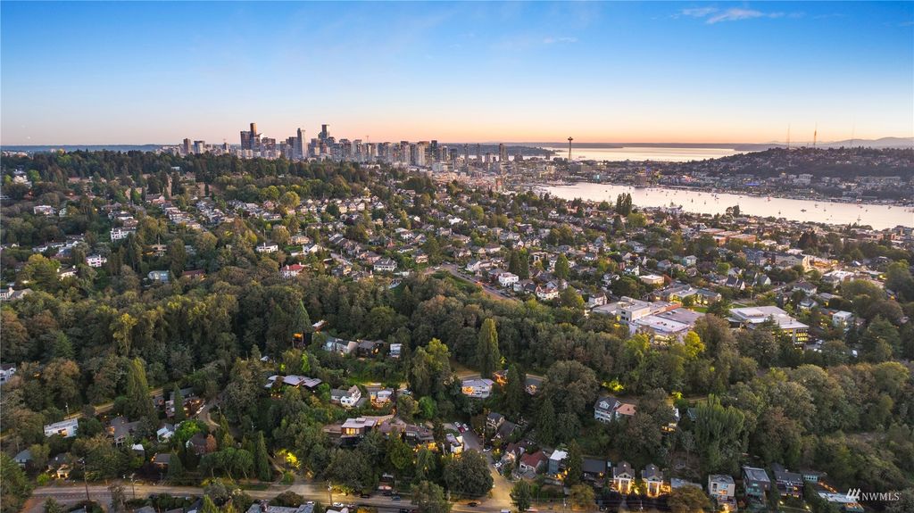 Photo of 2414 Everett Avenue E, Seattle, WA 98102 (MLS # 1992606)