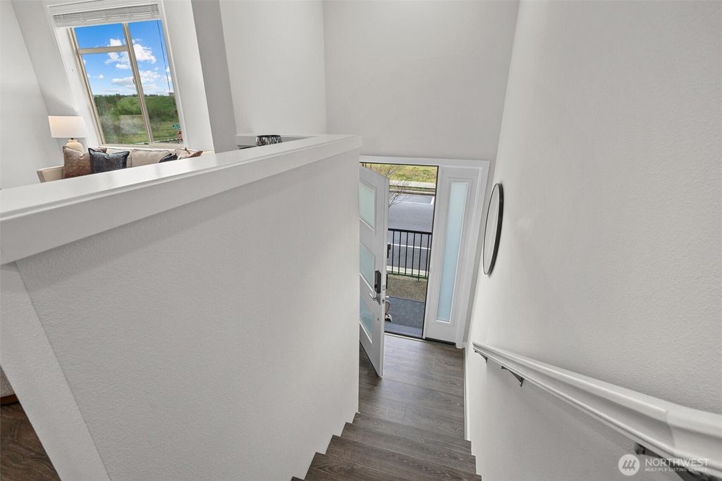 Photo of 983 8th Avenue NE, Issaquah, WA 98029 (MLS # 2469543)