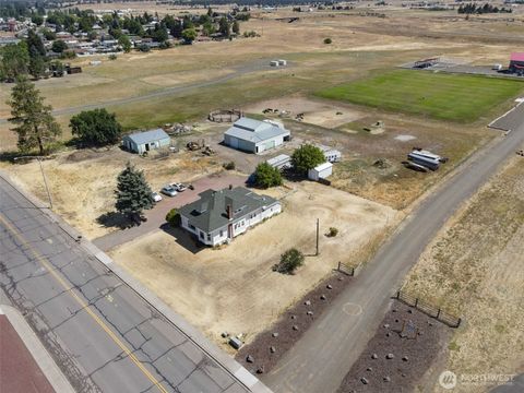 Photo of 1102 S Roosevelt Drive, Goldendale, WA 98620 (MLS # 2415669)