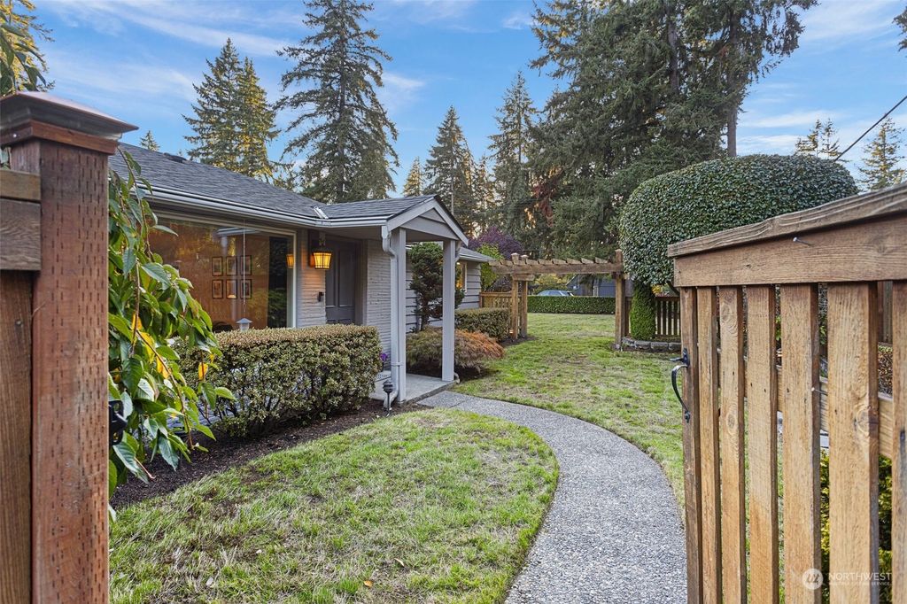 Photo of 13905 SE 40th Street, Bellevue, WA 98006 (MLS # 2166652)