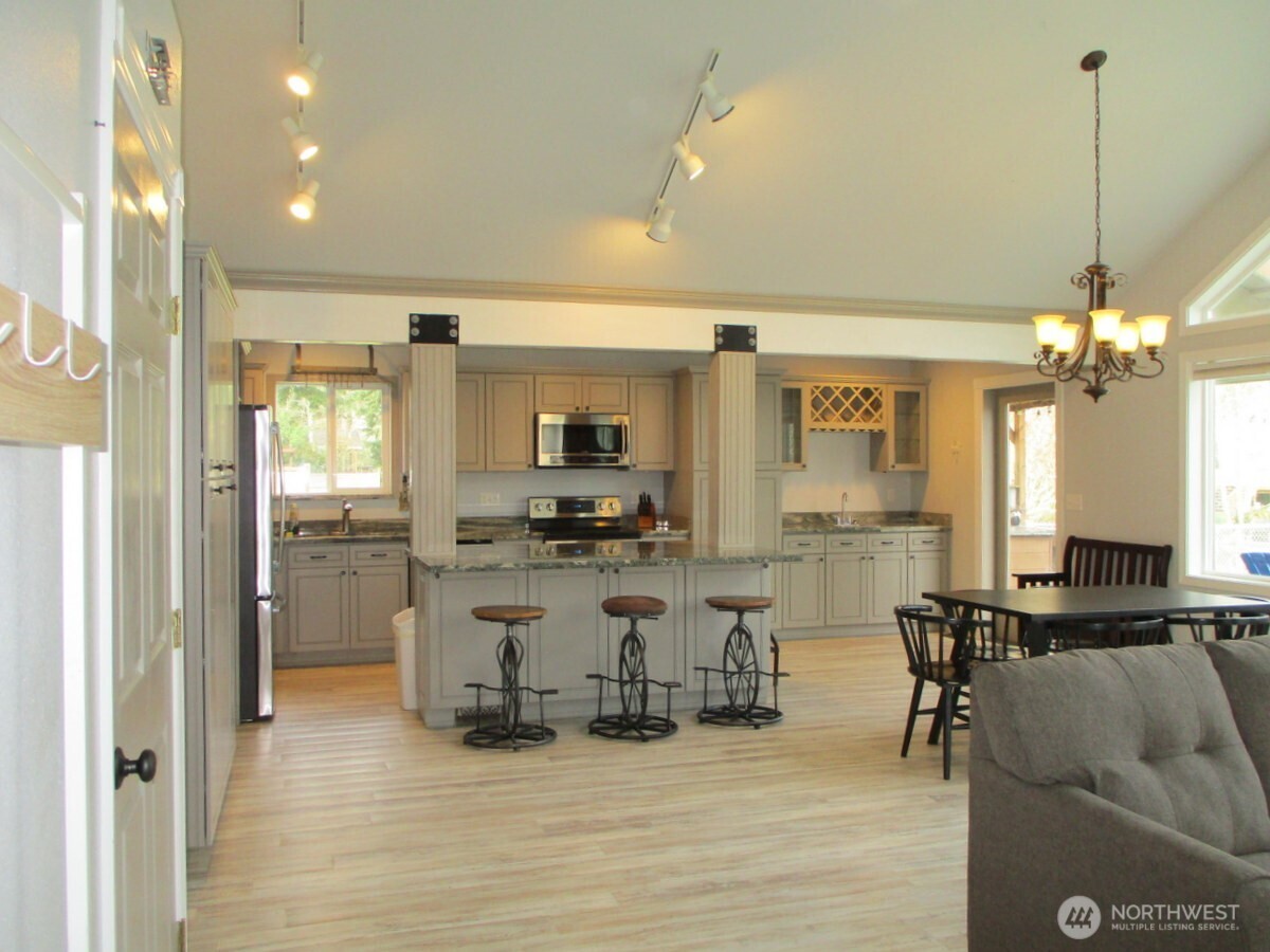 950 Falls of Clyde Loop SE