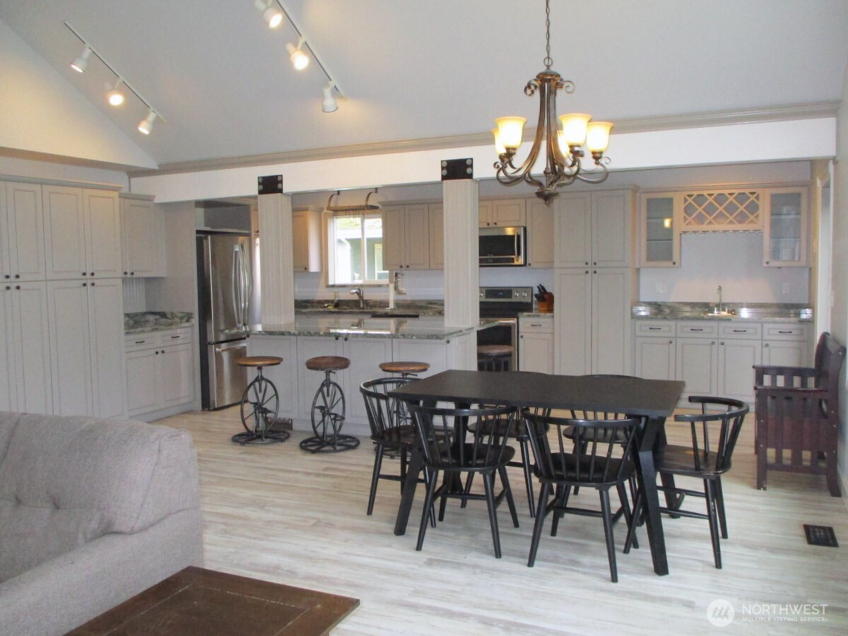 950 Falls of Clyde Loop SE