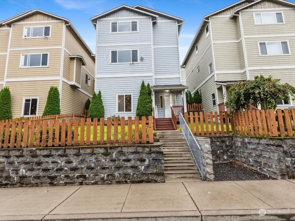 Photo of 1116 Chestnut Street, Everett, WA 98201 (MLS # 2295514)