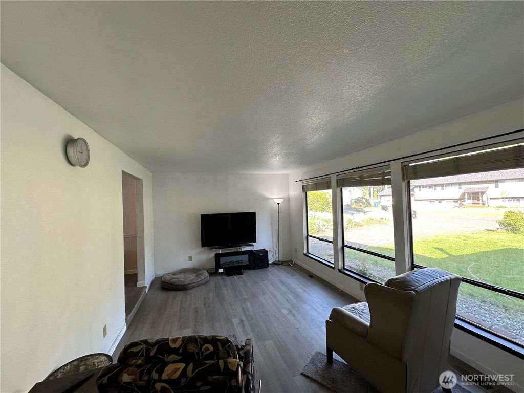 Photo of 13801 SE 141st Street, Renton, WA 98059 (MLS # 2364539)