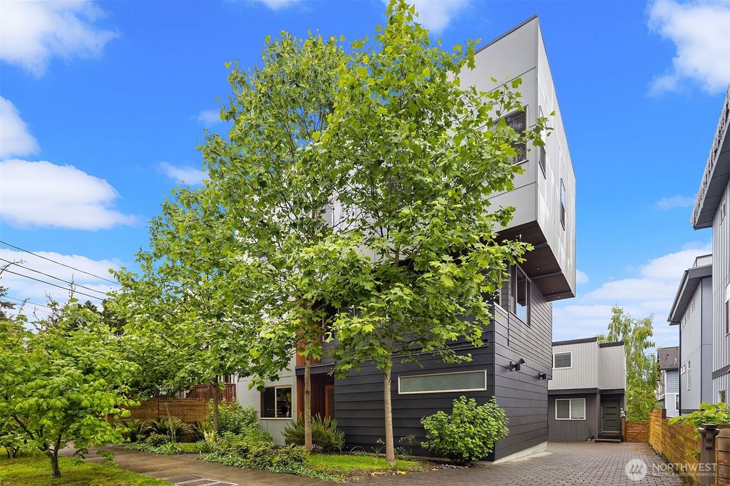 Photo of 9230 Interlake Avenue N, Seattle, WA 98103 (MLS # 2523005)