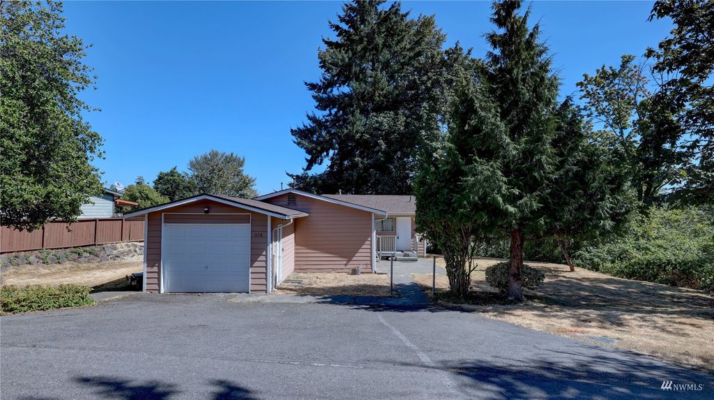 Photo of 658 Taylor Avenue NW, Renton, WA 98057 (MLS # 1988092)