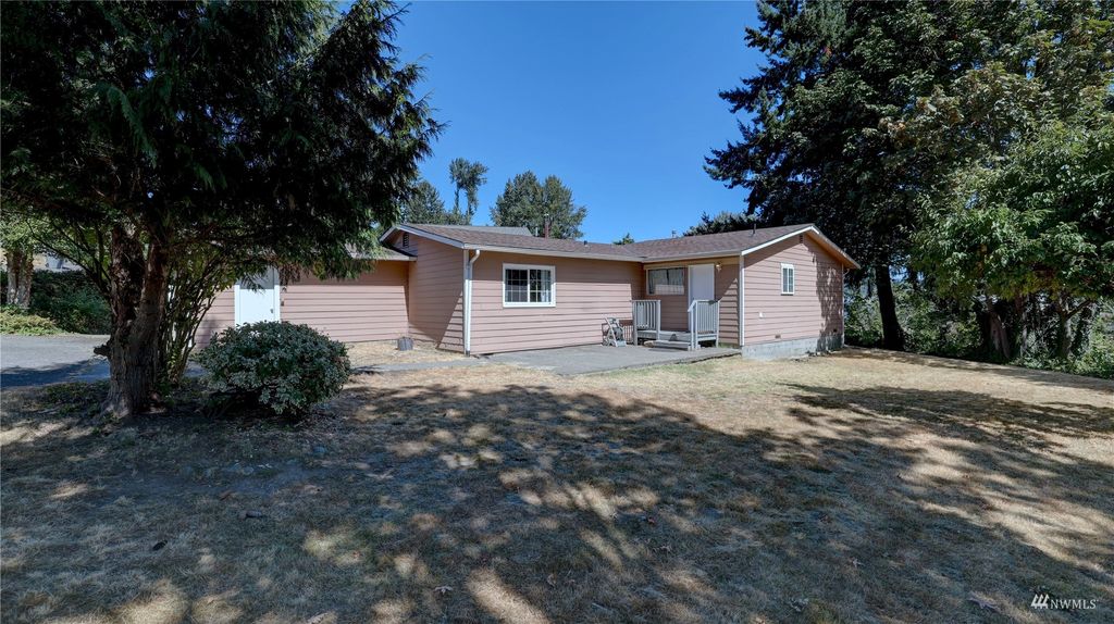Photo of 658 Taylor Avenue NW, Renton, WA 98057 (MLS # 1988092)