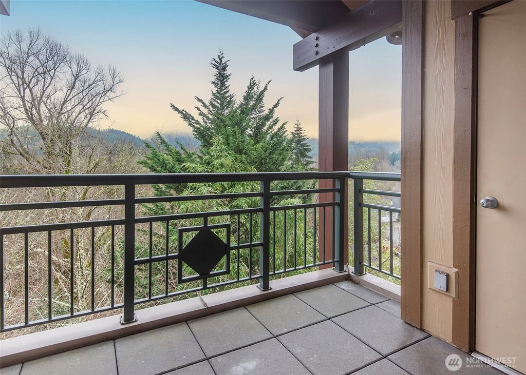 Photo of 1000 Cabin Creek Lane SW #D301, Issaquah, WA 98027 (MLS # 2364851)