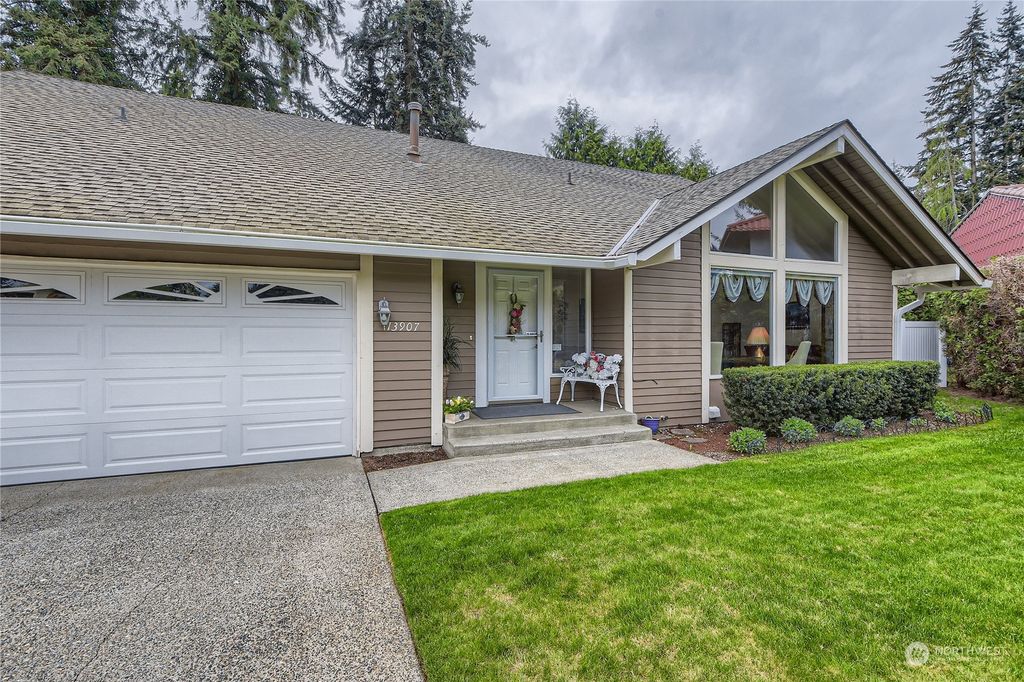 Photo of 13907 121st Avenue NE, Kirkland, WA 98034 (MLS # 2065198)