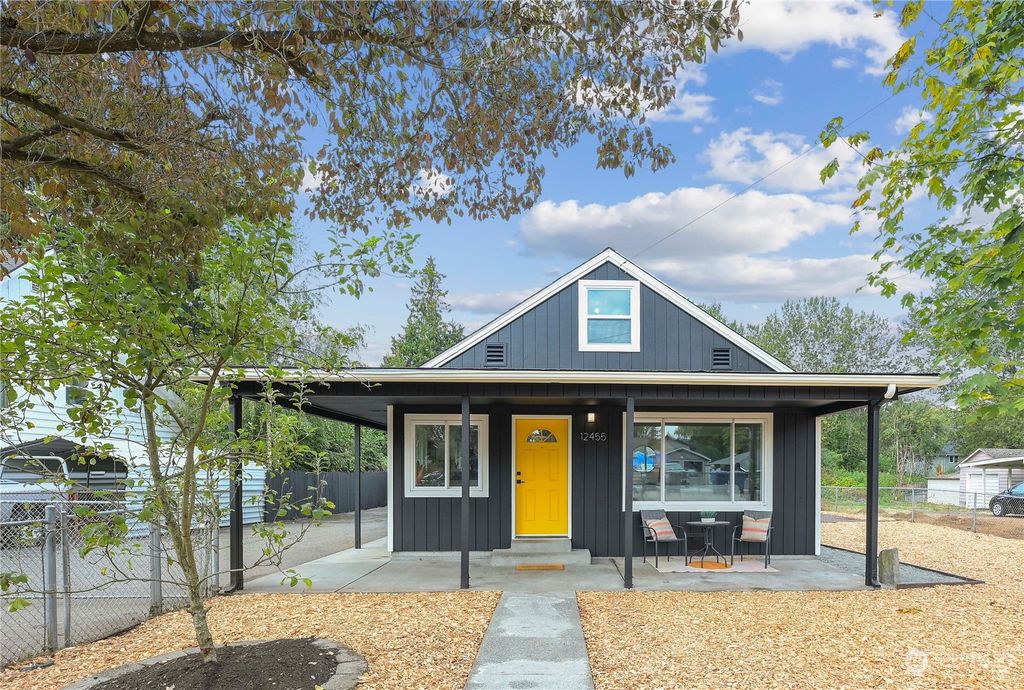 Photo of 12455 20th Avenue S, Seattle, WA 98168 (MLS # 1996471)