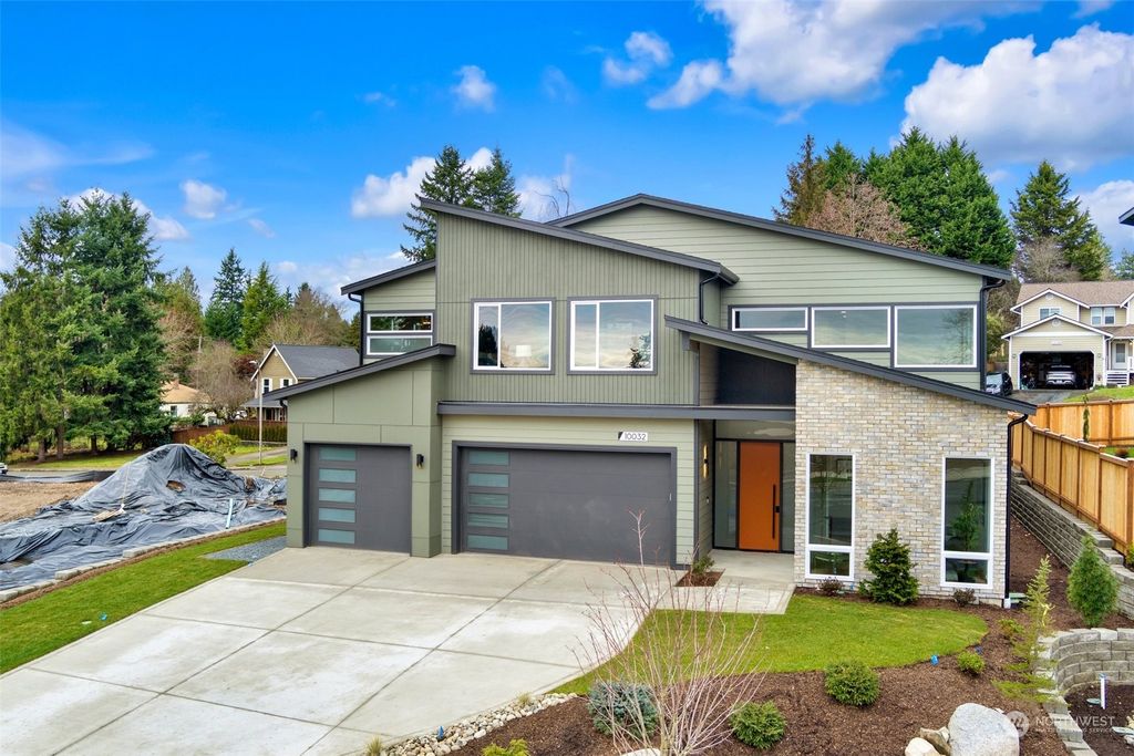 Photo of 10032 NE 196th Place, Bothell, WA 98011 (MLS # 2189090)