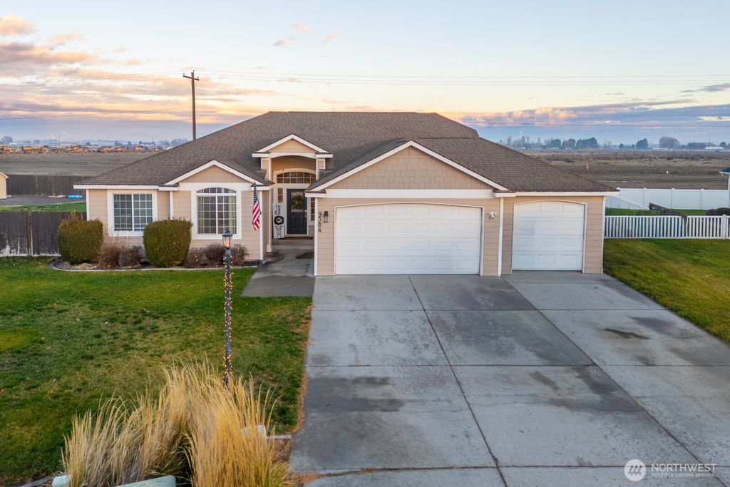 Photo of 9584 Naples Street SE, Moses Lake, WA 98837 (MLS # 2463620)