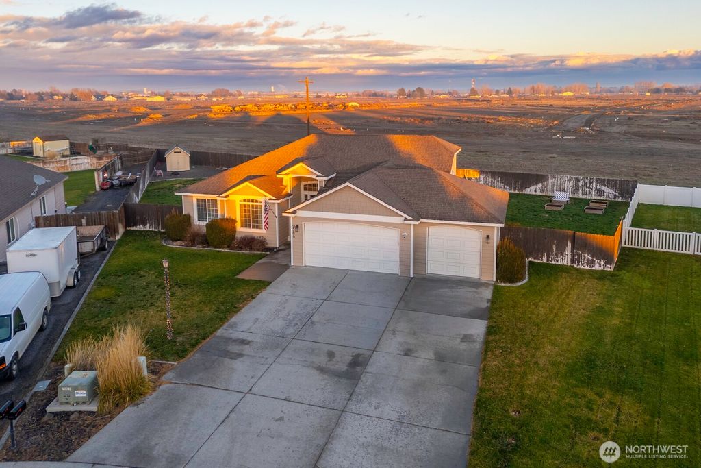 Photo of 9584 Naples Street SE, Moses Lake, WA 98837 (MLS # 2463620)