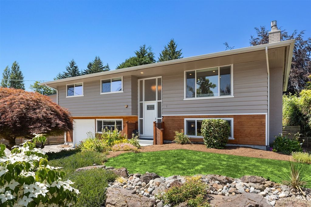 Photo of 16011 Sunnyside Avenue N, Shoreline, WA 98133 (MLS # 2394801)