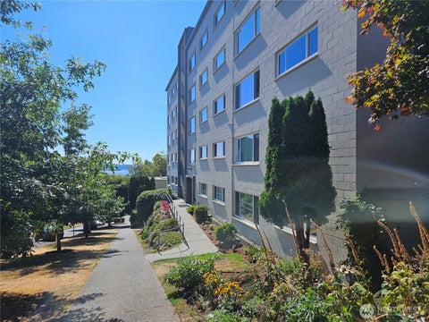 Photo of 919 2nd Avenue W #407, Seattle, WA 98119 (MLS # 2579875)
