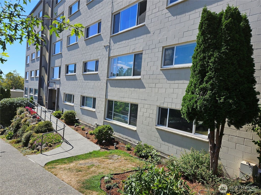 Photo of 919 2nd Avenue W #407, Seattle, WA 98119 (MLS # 2579875)