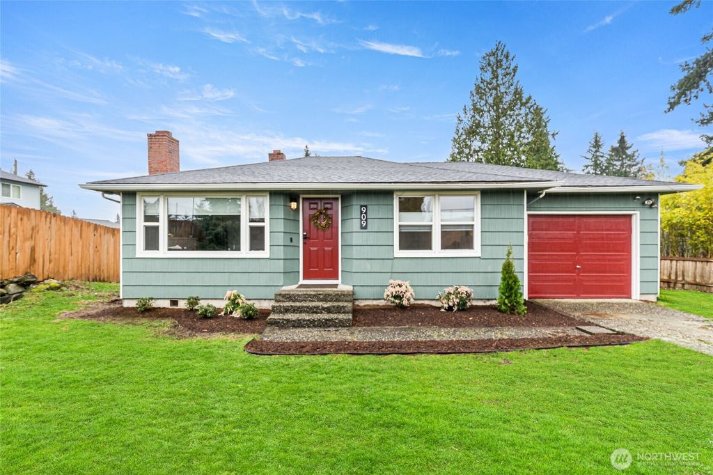 Photo of 909 N 170th Street, Shoreline, WA 98133 (MLS # 2499796)