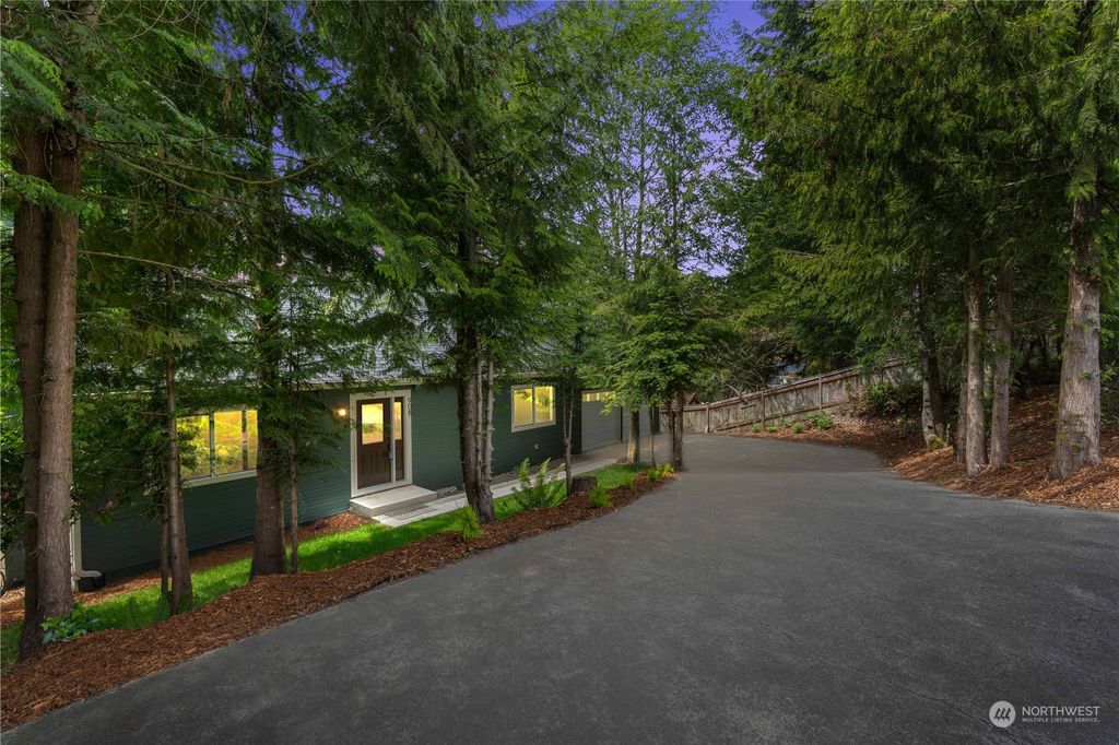 Photo of 908 S Dash Point Road, Federal Way, WA 98003 (MLS # 2185482)