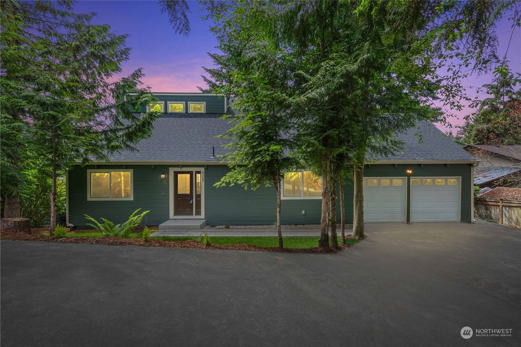 Photo of 908 S Dash Point Road, Federal Way, WA 98003 (MLS # 2185482)