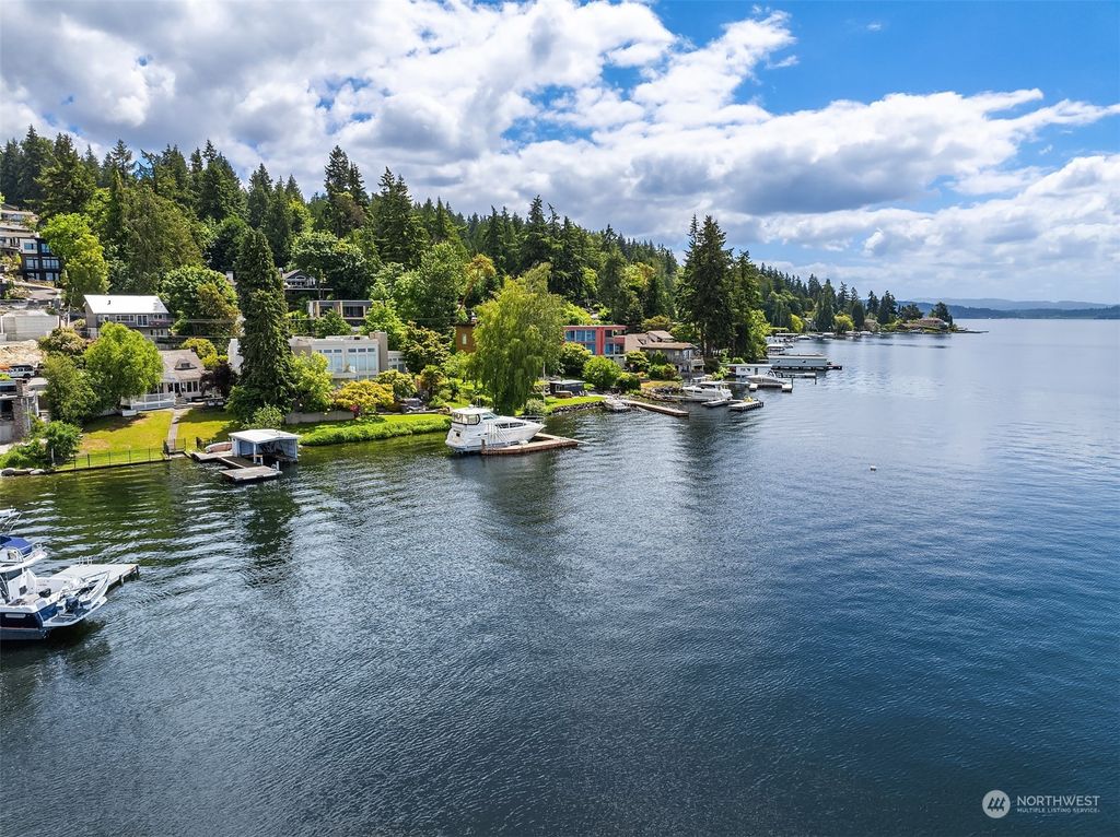Photo of 11837 NE Holmes Point Drive, Kirkland, WA 98034 (MLS # 2274104)