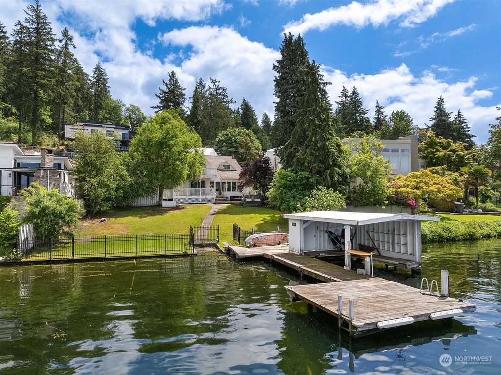 Photo of 11837 NE Holmes Point Drive, Kirkland, WA 98034 (MLS # 2274104)