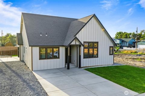 Photo of 315 Buttercup Street, Soap Lake, WA 98851 (MLS # 2431814)