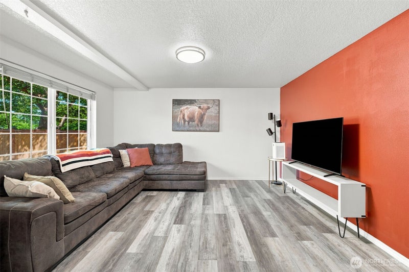 8292 NE Snowberry Loop