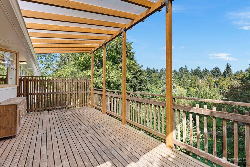 Photo of 9538 44th Avenue NE, Seattle, WA 98115 (MLS # 2153535)