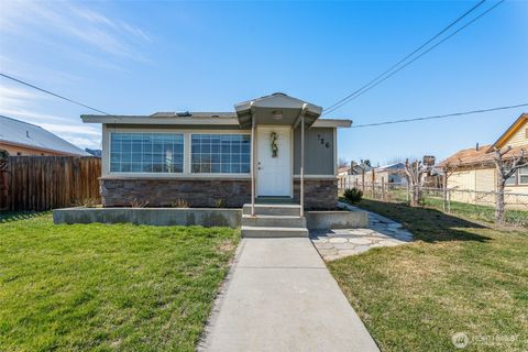 Photo of 726 Methow Street, Wenatchee, WA 98801 (MLS # 2476720)