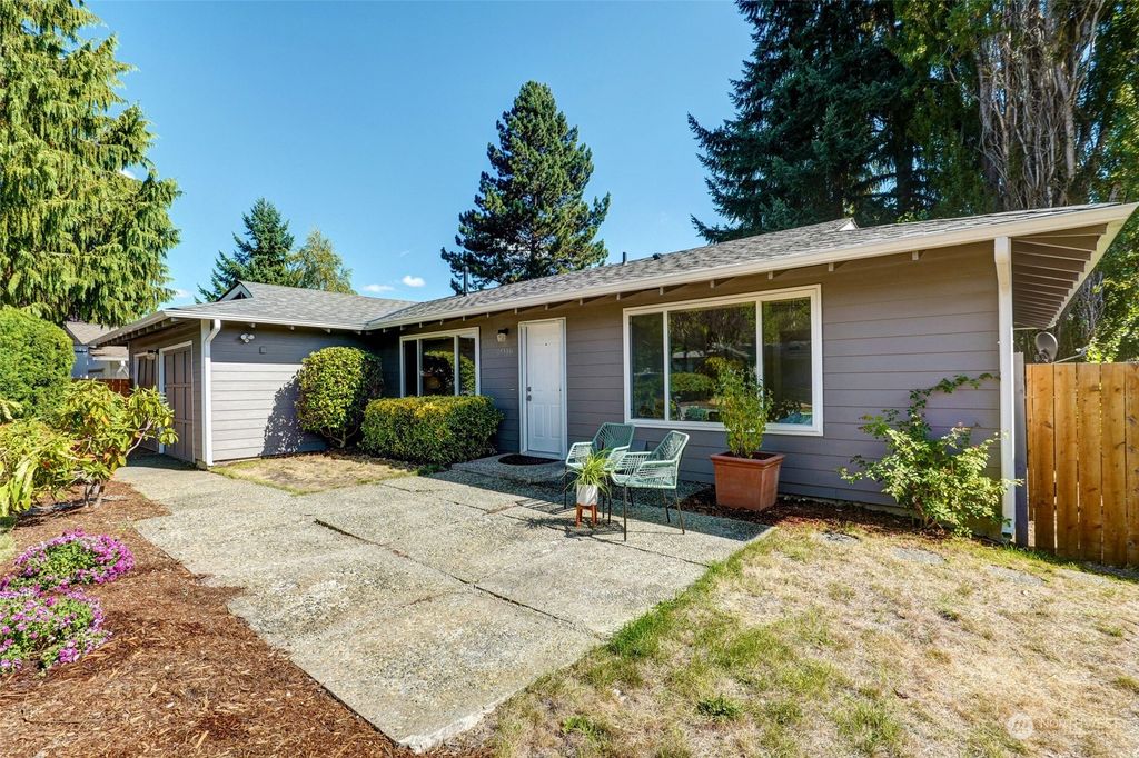 Photo of 15116 110th Avenue NE, Bothell, WA 98011 (MLS # 2159832)