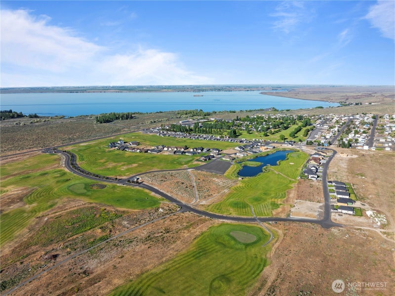 8391 Desert Greens Loop SE