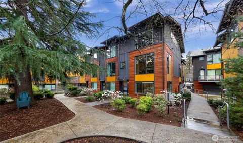 Photo of 6522 C 32nd Avenue NE, Seattle, WA 98115 (MLS # 2499336)