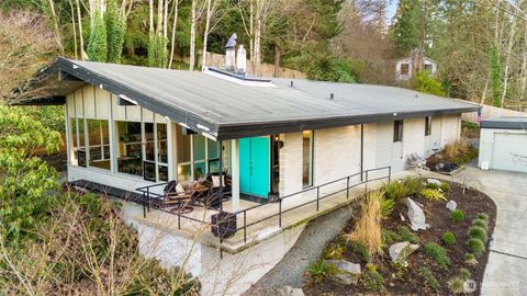 Photo of 15109 SE 53rd Place, Bellevue, WA 98006 (MLS # 2470031)