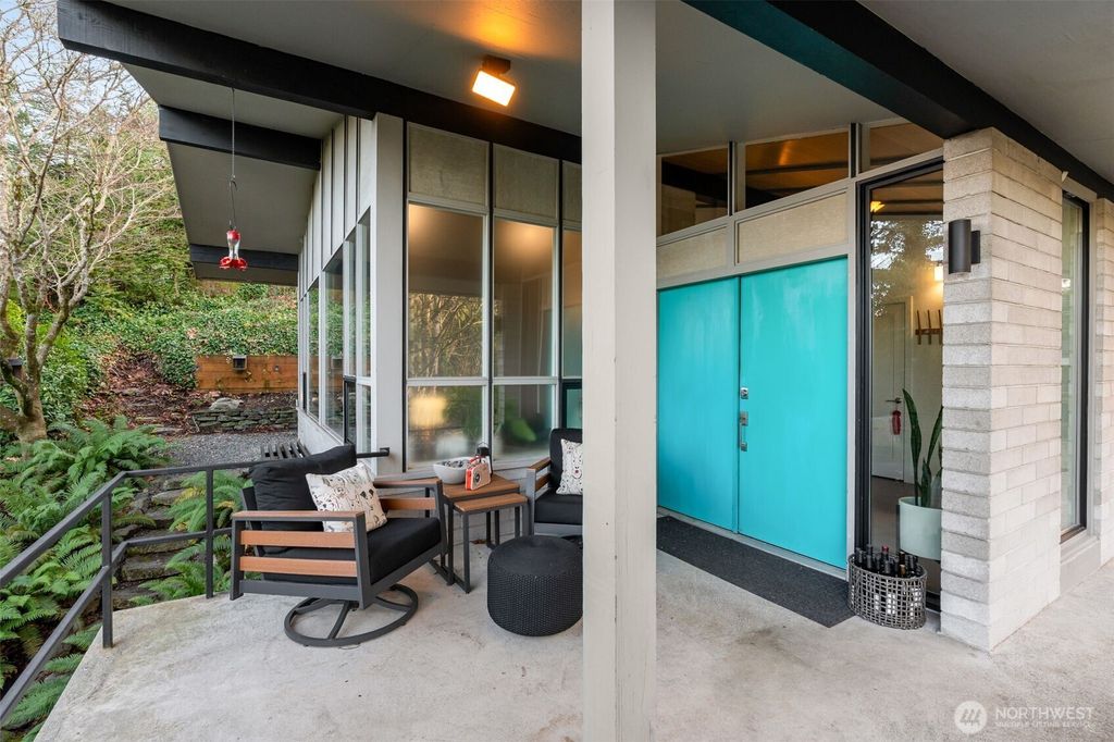 Photo of 15109 SE 53rd Place, Bellevue, WA 98006 (MLS # 2470031)