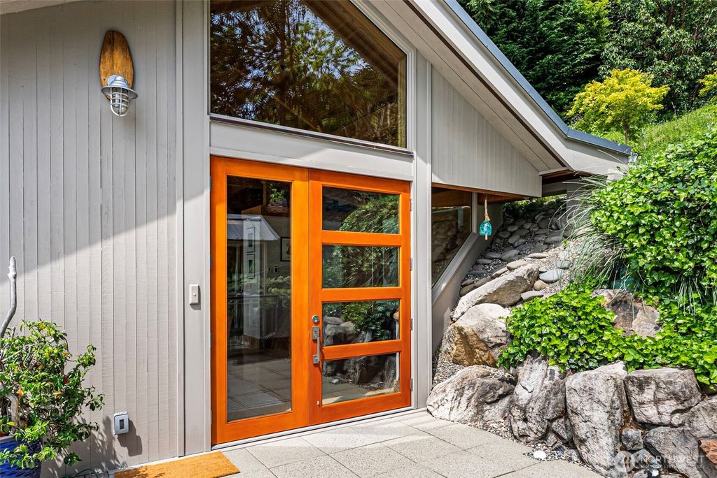 Photo of 540 3rd Avenue, Fox Island, WA 98333 (MLS # 2523538)