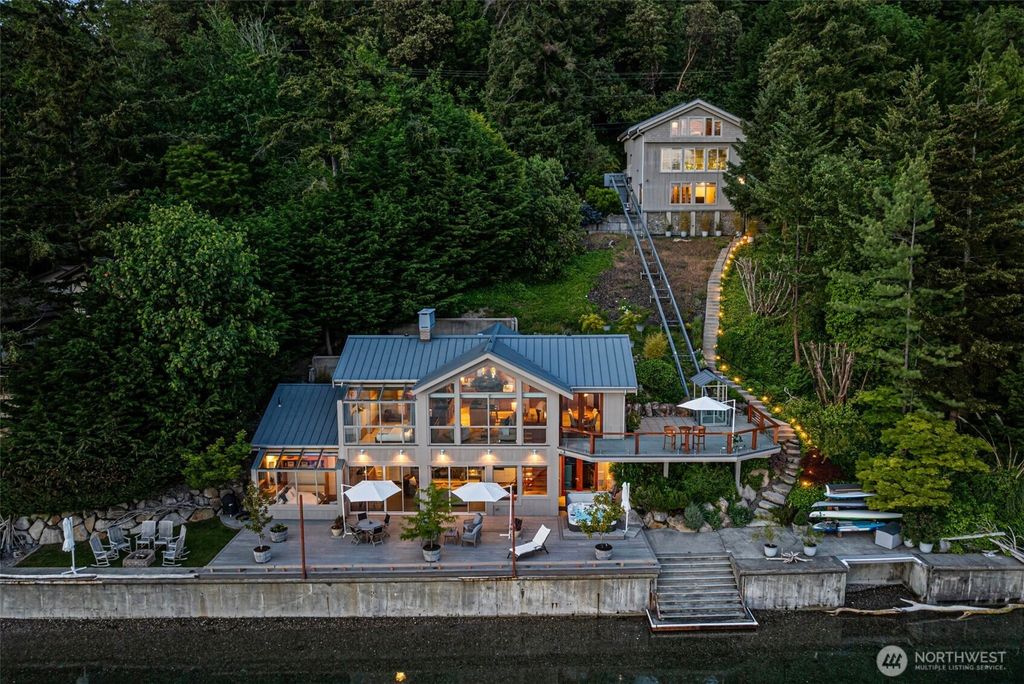 Photo of 540 3rd Avenue, Fox Island, WA 98333 (MLS # 2523538)