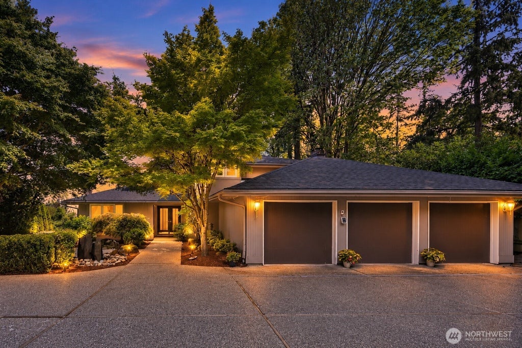 Photo of 7066 92nd Avenue SE, Mercer Island, WA 98040 (MLS # 2554928)